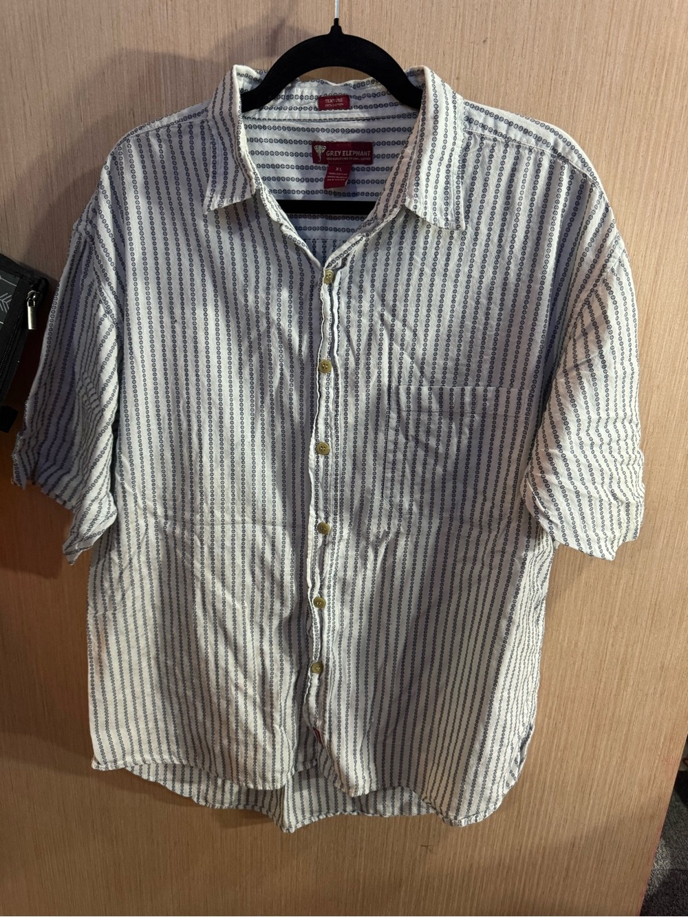 Grey Elephant Striped Short-Sleeve Button-Up Shirt - White & Navy Size XL